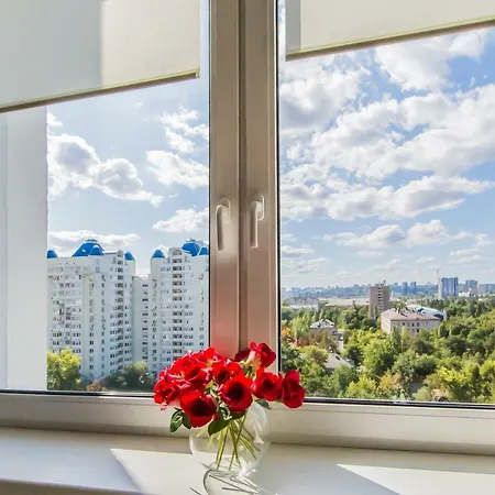 Super View, Luxury Near Chernihiv Metro. Apartment Kyiv
